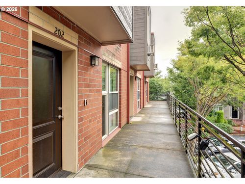 202-17040 Sw Whitley Way, Beaverton, OR, 97006-8059 | Card Image