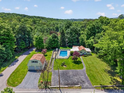 592 Long Pond Rd, Mahopac, NY, 10541-2915 | Card Image