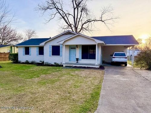 104 Catalpa Dr, Natchez, MS, 39120-5209 | Card Image