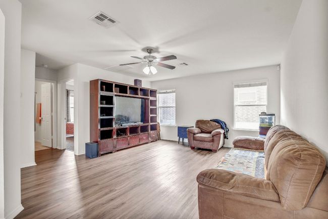 Great space to spread out | Image 11