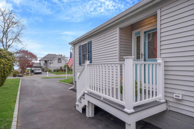 View of side of property with a residential view | Image 14