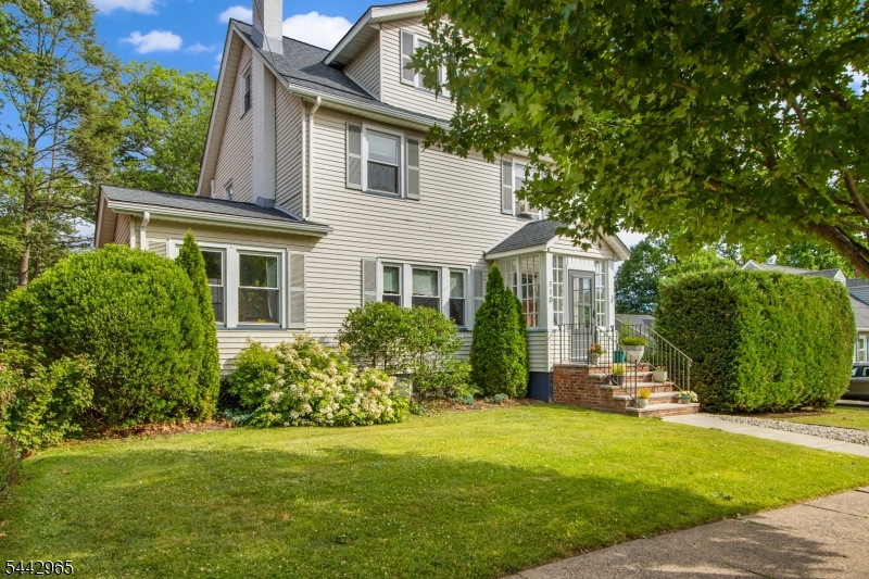 Residential in Springfield Twp. 2