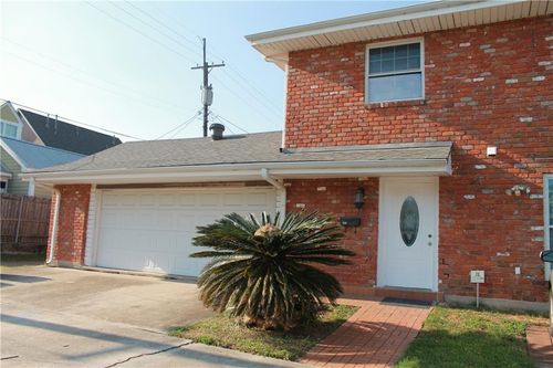 825 Mouton St, New Orleans, LA, 70124-3441 | Card Image