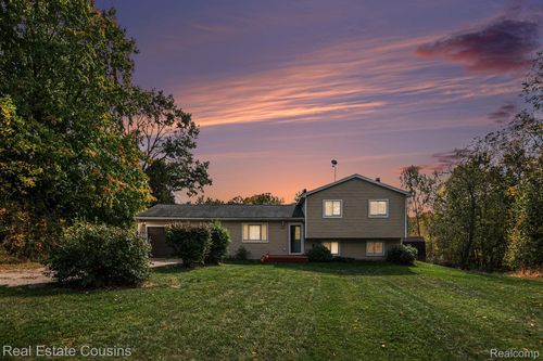 8351 Lange Rd, Fowlerville, MI, 48836-9259 | Card Image