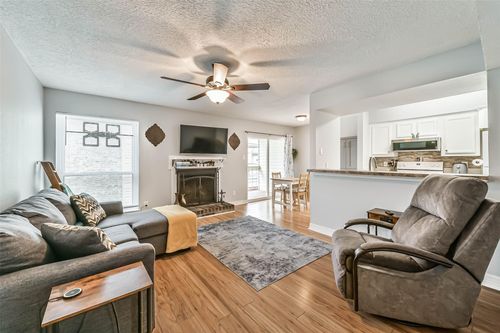 904-7600 Emmett F Lowry Expy, Texas City, TX, 77591-2454 | Card Image
