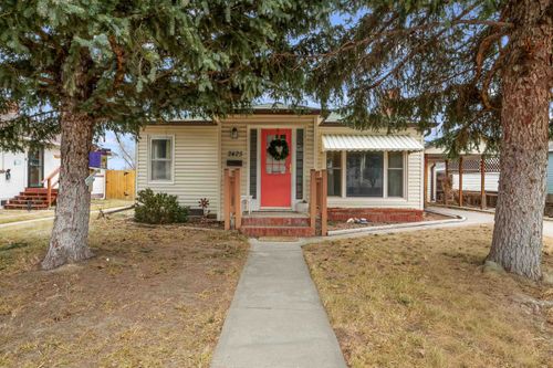 2425 E B St, Torrington, WY, 82240-2435 | Card Image