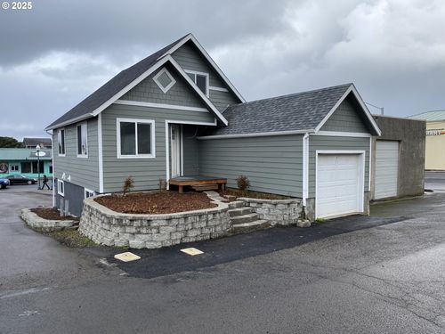 1333 Ne Keel Ave, Lincoln City, OR, 97367-3440 | Card Image