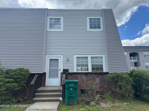 9 Spring Ln, East Stroudsburg, PA, 18301-3103 | Card Image