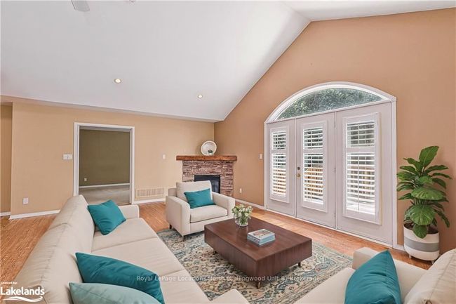 22 Westwind Dr, Condo with 4 bedrooms, 2 bathrooms and 2 parking in Collingwood ON | Image 7