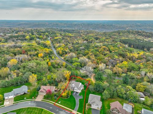 1264 10th St N, Hudson, WI, 54016-2389 | Card Image