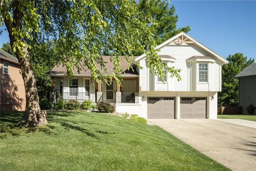 304 Se Brownfield Dr, Lees Summit, MO, 64063-6017 | Card Image