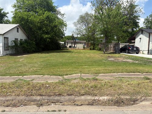 1907 E Overton Rd, Dallas, TX, 75216-5611 | Card Image