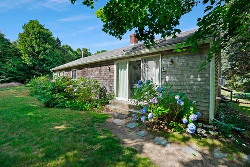 13 County Rd, Oak Bluffs, MA, 02557-6812 | Card Image