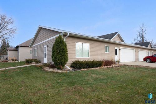 300 N Oaks Ave Avenue, Hartford, SD, 57033 | Card Image