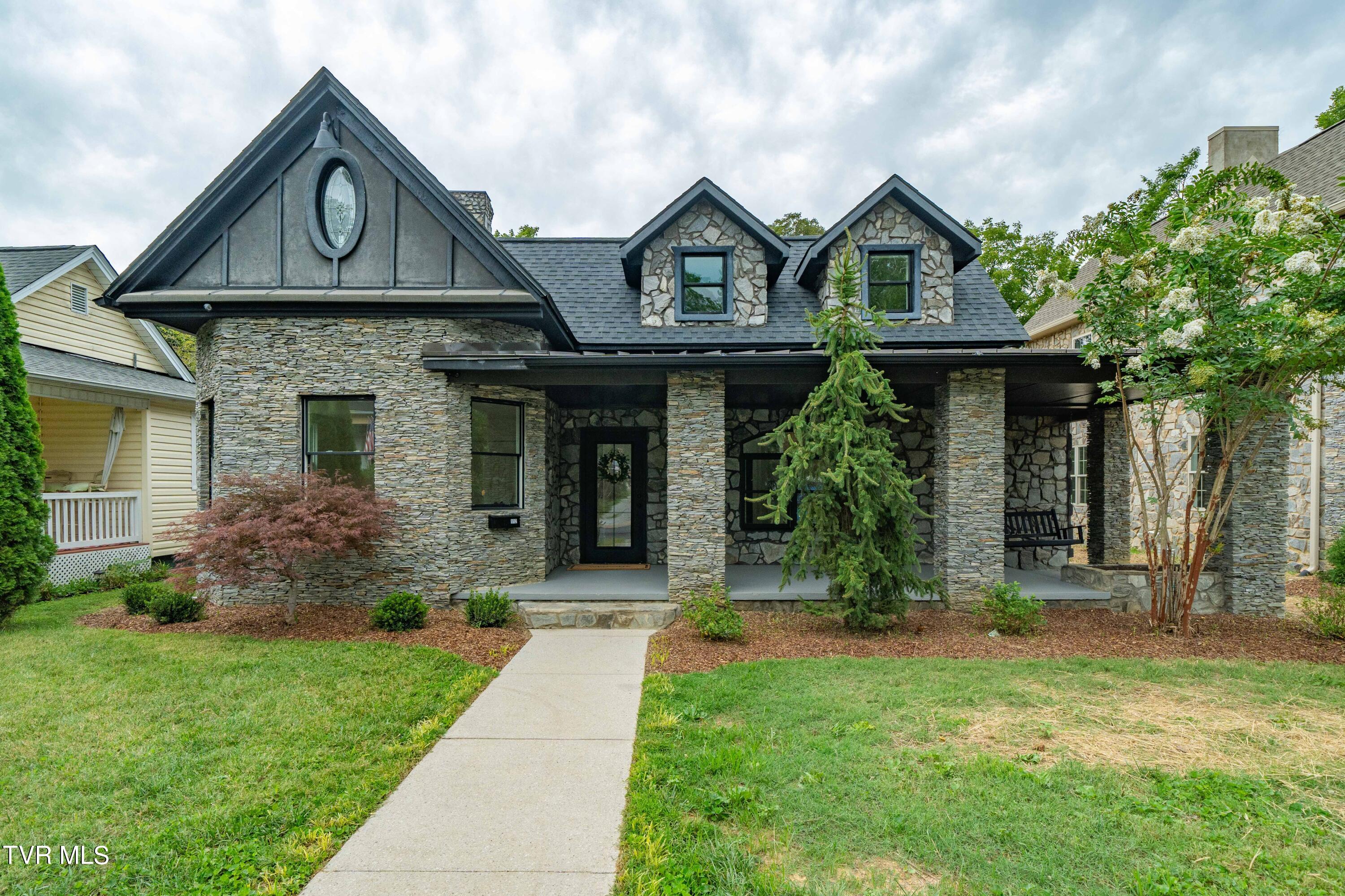 Chestnut St, Johnson City, TN 37604
