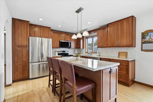 1029 Amble Rd, Shoreview, MN, 55126-2214 | Card Image