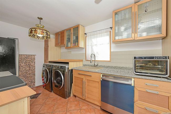 58 Maple St, House other with 3 bedrooms, 1 bathrooms and null parking in Central Islip NY | Image 5