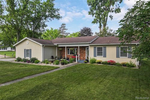 6242 Bedford Ave, Flint, MI, 48507-4704 | Card Image
