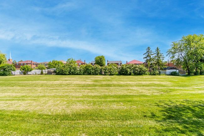 10 Polygon Crt, House other with 4 bedrooms, 3 bathrooms and 4 parking in Brampton ON | Image 39