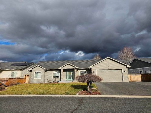 6405 Ventura Dr, Klamath Falls, OR, 97603-7749 | Card Image