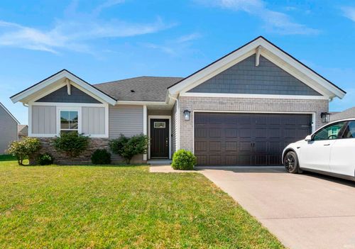 211 W Stellar Way, Huntingburg, IN, 47542-8601 | Card Image