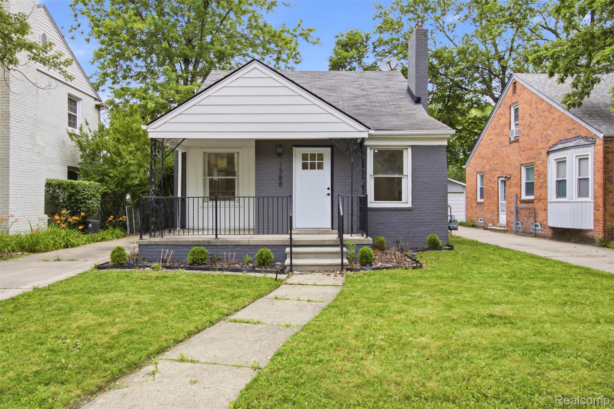 Residential in Grosse Pointe Woods