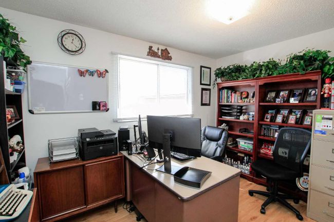 3813 50 A Street, Home with 3 bedrooms, 1 bathrooms and 3 parking in Red Deer AB | Image 19