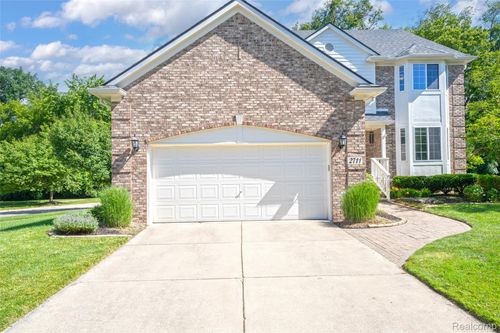2711 Greenlawn Ave, Commerce Twp, MI, 48382-3542 | Card Image