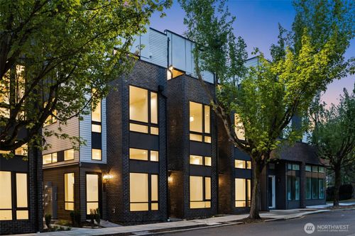 1104 C 34th Ave, Seattle, WA, 98122 | Card Image
