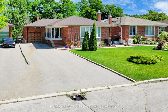 94 Camborne Ave, House other with 4 bedrooms, 2 bathrooms and 5 parking in North York ON | Image 39