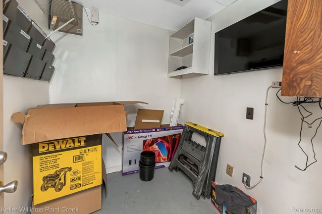 Storage in Lobby Area | Image 41