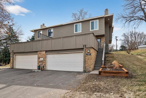 2129 Tamarin Trl, Golden Valley, MN, 55427-3149 | Card Image