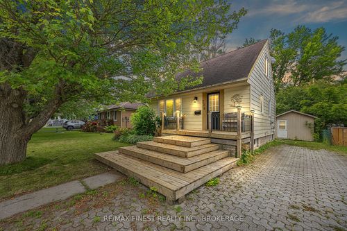 226 Simcoe St, Napanee, ON, K7R2Y1 | Card Image