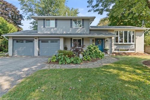 2 Carey St, Waterdown, ON, L8B0L5 | Card Image