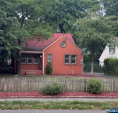 327 Knickerbocker Rd, Tenafly, NJ, 07670-2446 | Card Image