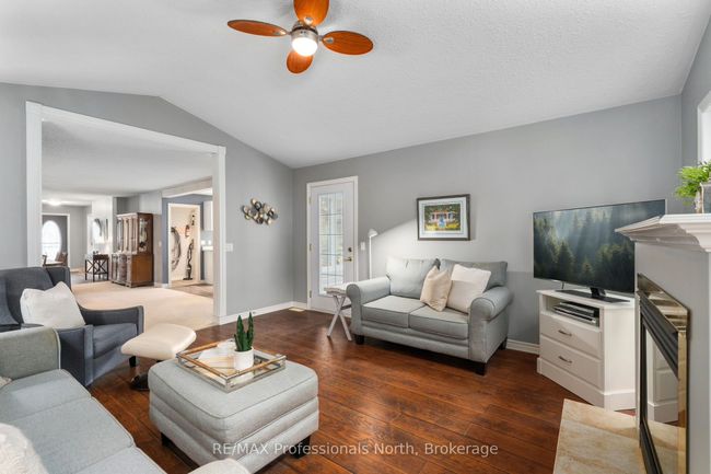 4 Red Maple Crt, House other with 3 bedrooms, 2 bathrooms and 4 parking in Gravenhurst ON | Image 8