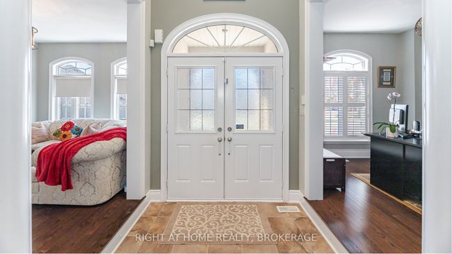 105 Royal Dr West, House other with 6 bedrooms, 5 bathrooms and 4 parking in Brampton ON | Image 5