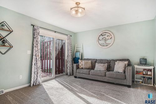 2815 E Klondike Trl, Sioux Falls, SD, 57103-4344 | Card Image