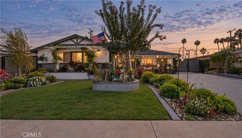 8172 Kiner Dr, Huntington Beach, CA, 92646-1517 | Card Image