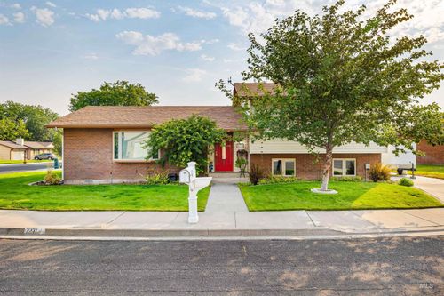2271 Sherwood Dr, Twin Falls, ID, 83301-4451 | Card Image