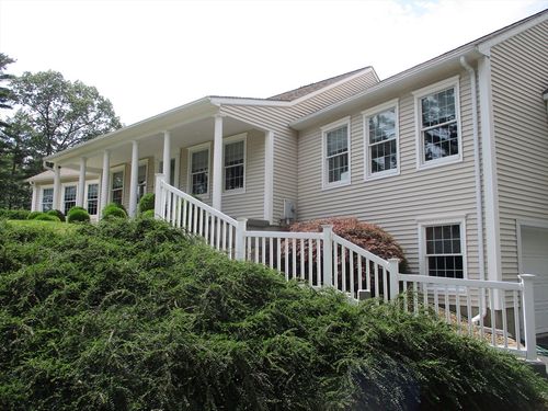 3 Frost Ln, Hadley, MA, 01035-9621 | Card Image