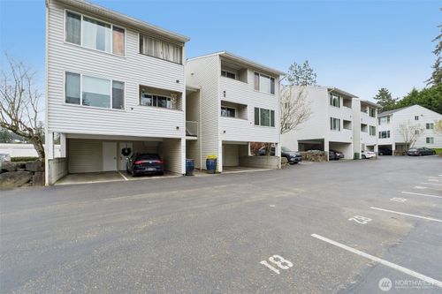 602-20301 19th Ave Ne, Shoreline, WA, 98155-1282 | Card Image