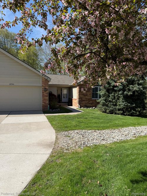 19741 Cardene Way, Northville Township, MI, 48167-2927 | Card Image