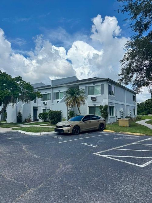 208-4140 Dolphin Dr, TAMPA, FL, 33617-7348 | Card Image