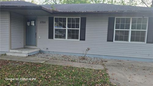 2705 Rosebud Cir, Sedalia, MO, 65301-9306 | Card Image