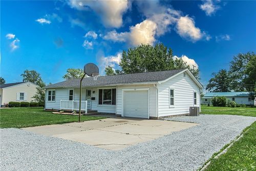713 E Gordon Ave, Effingham, IL, 62401-3722 | Card Image