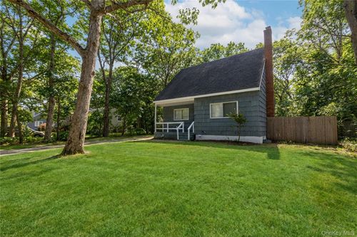 58 Norfleet Ln, Coram, NY, 11727-4040 | Card Image