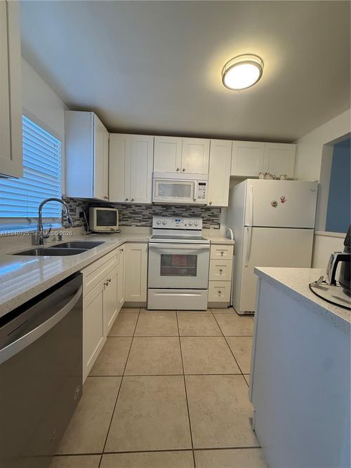 apt-208-9540 Sunrise Lakes Blvd, Sunrise, FL, 33322-6121 | Card Image