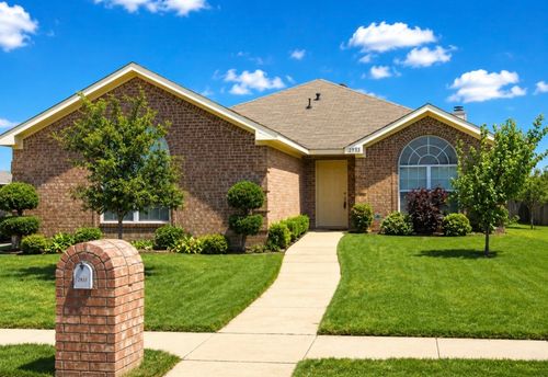 12333 Silver Mist Trl, Burleson, TX, 76028-7557 | Card Image