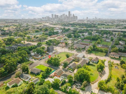 3405 Orange St, Houston, TX, 77020-8332 | Card Image